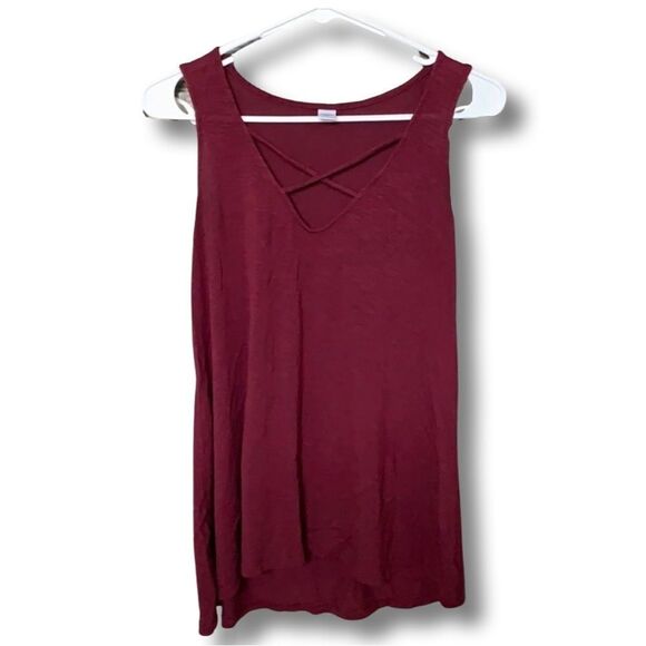 🌼3/$15🌼 Maroon criss cross tank - Picture 1 of 9